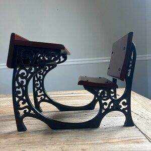 American Girl Molly’s School Desk, Retired Pleasant Co, Complete, Boxed